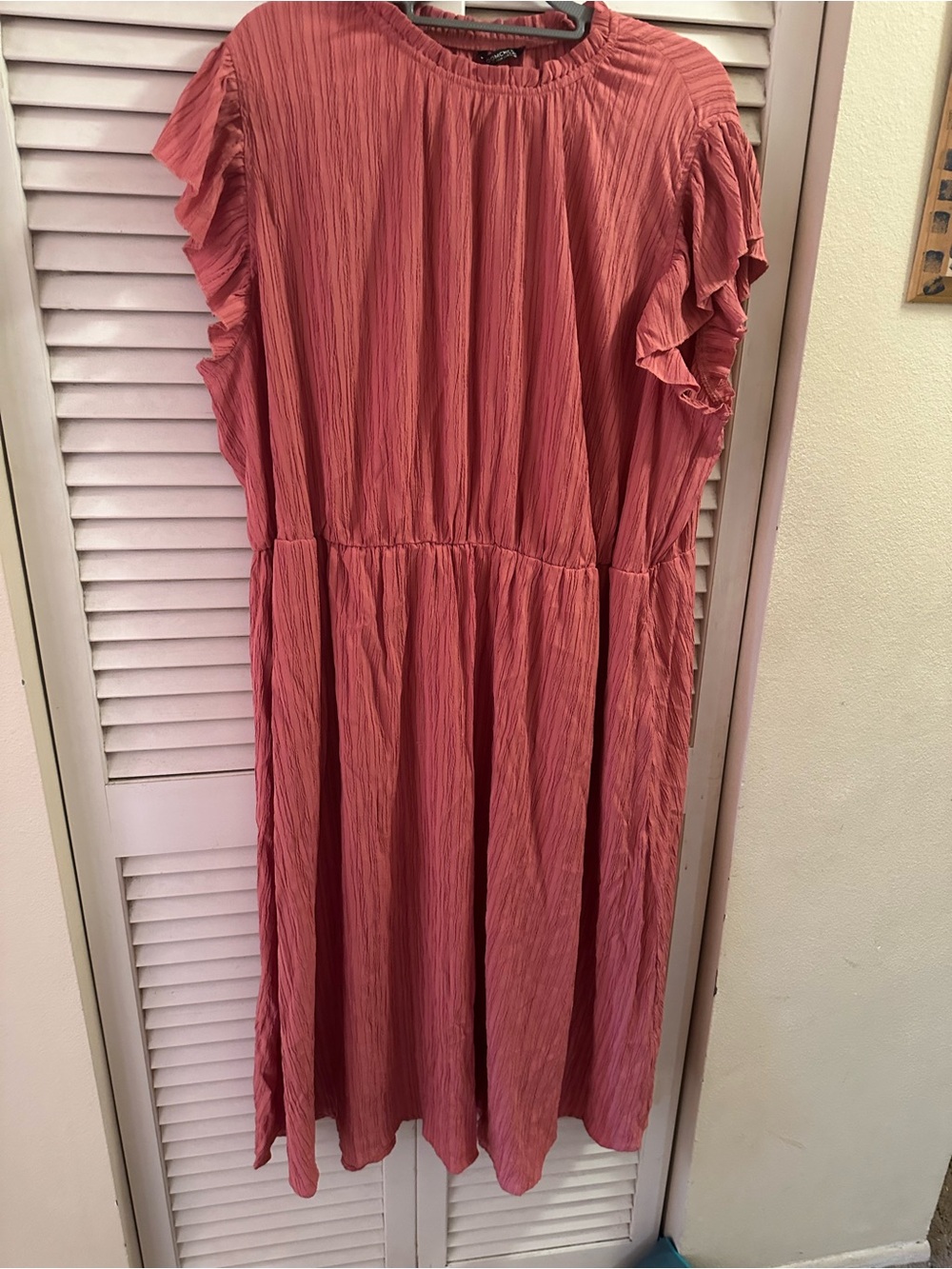 BloomChic Dusty Coral Ruffle Sleeve Midi Dress